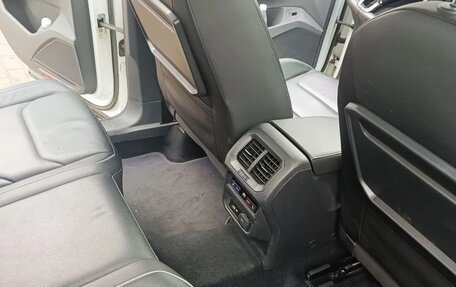 Volkswagen Tiguan II, 2018 год, 3 000 000 рублей, 15 фотография