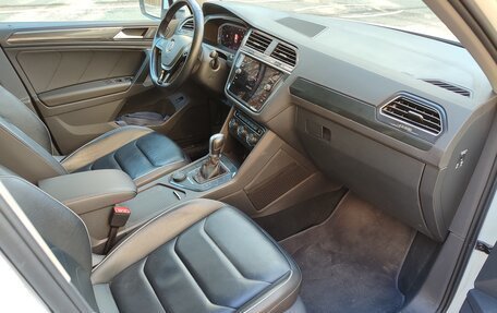 Volkswagen Tiguan II, 2018 год, 3 000 000 рублей, 13 фотография