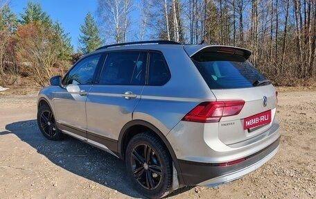 Volkswagen Tiguan II, 2019 год, 2 800 000 рублей, 2 фотография