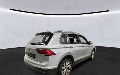 Volkswagen Tiguan II, 2021 год, 2 362 000 рублей, 2 фотография
