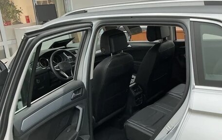 Volkswagen Tiguan II, 2021 год, 2 362 000 рублей, 7 фотография