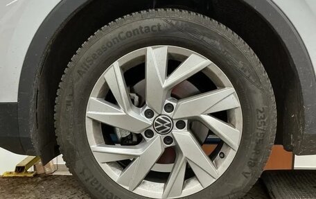 Volkswagen Tiguan II, 2021 год, 2 362 000 рублей, 5 фотография