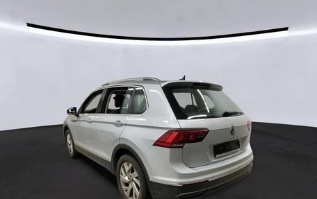 Volkswagen Tiguan II, 2021 год, 2 362 000 рублей, 4 фотография