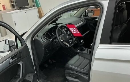 Volkswagen Tiguan II, 2021 год, 2 362 000 рублей, 6 фотография