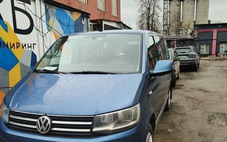 Volkswagen Caravelle T6 рестайлинг, 2017 год, 2 700 000 рублей, 1 фотография