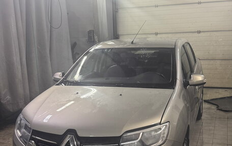 Renault Logan II, 2018 год, 898 000 рублей, 1 фотография