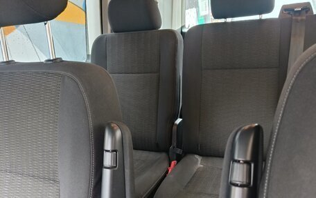 Volkswagen Caravelle T6 рестайлинг, 2017 год, 2 700 000 рублей, 4 фотография