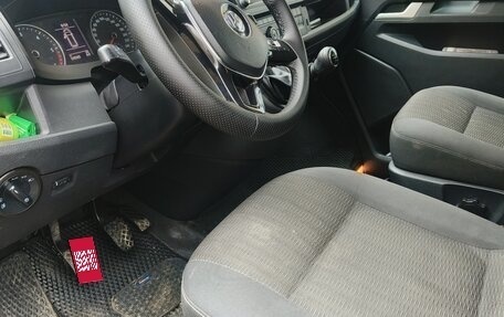 Volkswagen Caravelle T6 рестайлинг, 2017 год, 2 700 000 рублей, 3 фотография