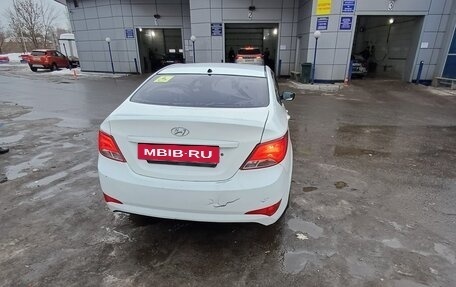 Hyundai Solaris II рестайлинг, 2015 год, 430 000 рублей, 2 фотография