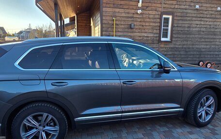 Volkswagen Touareg III, 2020 год, 5 750 000 рублей, 3 фотография