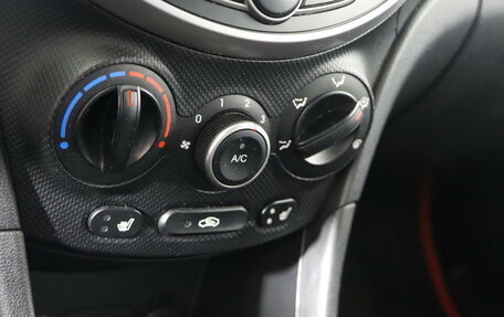 Hyundai Solaris II рестайлинг, 2015 год, 899 990 рублей, 18 фотография