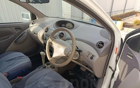 Toyota Platz, 2000 год, 210 000 рублей, 2 фотография