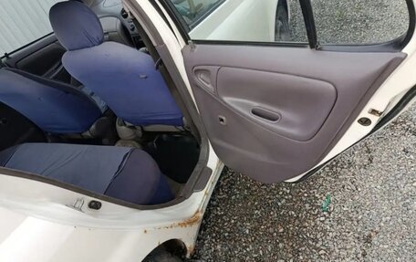 Toyota Platz, 2000 год, 210 000 рублей, 4 фотография