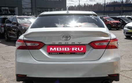 Toyota Camry, 2018 год, 2 438 000 рублей, 2 фотография