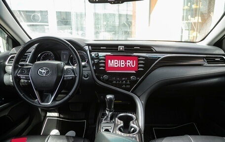 Toyota Camry, 2018 год, 2 438 000 рублей, 22 фотография