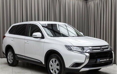 Mitsubishi Outlander III рестайлинг 3, 2016 год, 1 950 000 рублей, 3 фотография