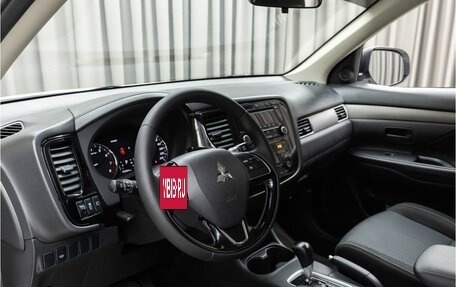 Mitsubishi Outlander III рестайлинг 3, 2016 год, 1 950 000 рублей, 8 фотография