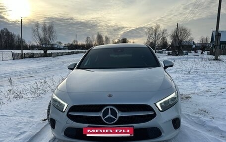 Mercedes-Benz A-Класс, 2019 год, 2 300 000 рублей, 3 фотография