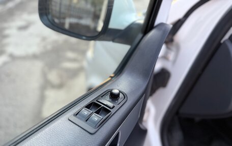 Volkswagen Multivan T5, 2013 год, 2 760 000 рублей, 21 фотография