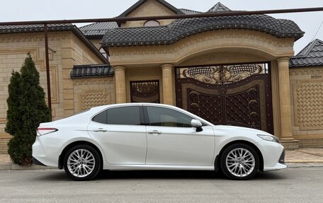 Toyota Camry, 2019 год, 2 630 000 рублей, 2 фотография