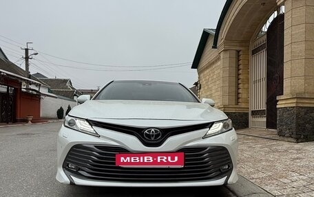 Toyota Camry, 2019 год, 2 630 000 рублей, 6 фотография