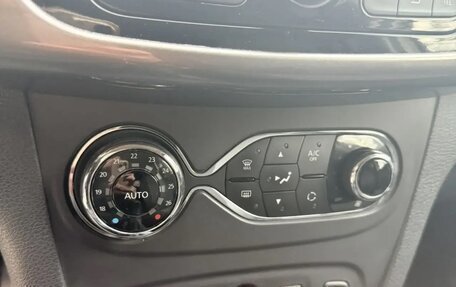 Renault Sandero II рестайлинг, 2015 год, 830 000 рублей, 10 фотография