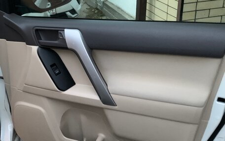 Toyota Land Cruiser Prado 150 рестайлинг 2, 2018 год, 5 550 000 рублей, 19 фотография