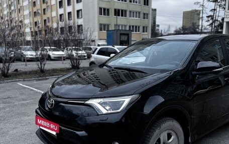 Toyota RAV4, 2017 год, 2 400 000 рублей, 4 фотография