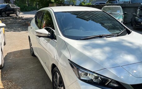 Nissan Leaf II, 2019 год, 1 600 000 рублей, 4 фотография