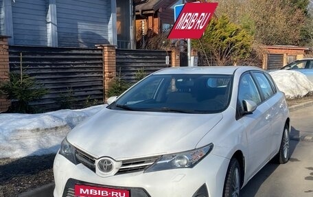 Toyota Auris II, 2013 год, 1 190 000 рублей, 1 фотография