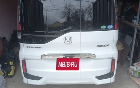 Honda Stepwgn IV, 2017 год, 2 150 000 рублей, 2 фотография