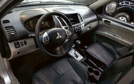 Mitsubishi Pajero Sport II рестайлинг, 2012 год, 1 495 000 рублей, 13 фотография