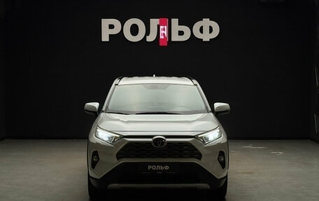 Toyota RAV4, 2020 год, 3 000 000 рублей, 2 фотография