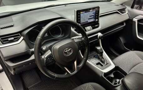 Toyota RAV4, 2020 год, 3 000 000 рублей, 10 фотография