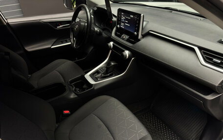 Toyota RAV4, 2020 год, 3 000 000 рублей, 13 фотография