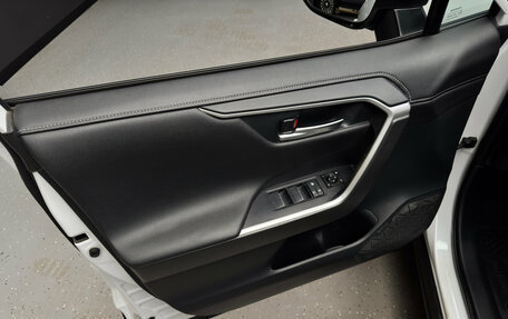 Toyota RAV4, 2020 год, 3 000 000 рублей, 15 фотография