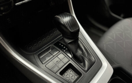 Toyota RAV4, 2020 год, 3 000 000 рублей, 18 фотография