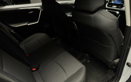 Toyota RAV4, 2020 год, 3 000 000 рублей, 24 фотография