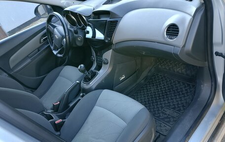 Chevrolet Cruze II, 2010 год, 400 000 рублей, 4 фотография