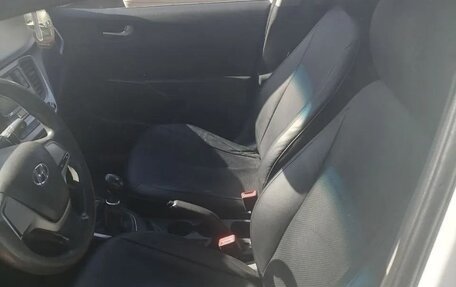 Hyundai Solaris II рестайлинг, 2017 год, 877 800 рублей, 4 фотография