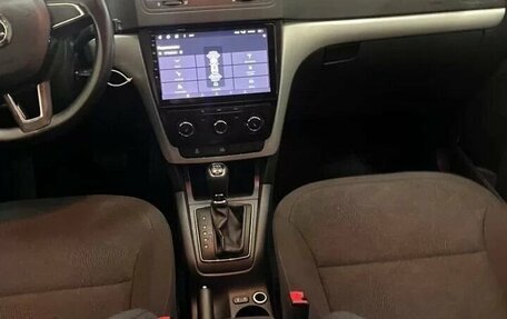 Skoda Yeti I рестайлинг, 2014 год, 1 159 000 рублей, 28 фотография