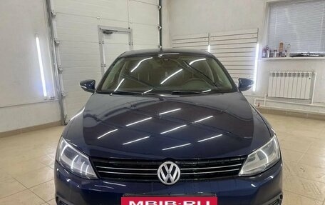 Volkswagen Jetta VI, 2013 год, 1 130 000 рублей, 2 фотография