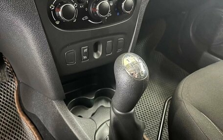 Renault Sandero II рестайлинг, 2015 год, 889 000 рублей, 24 фотография