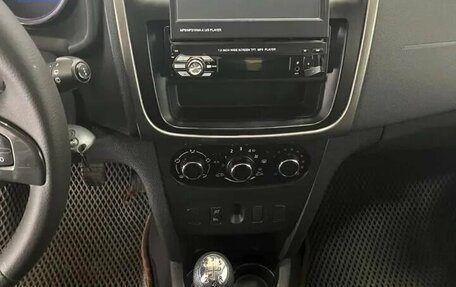 Renault Sandero II рестайлинг, 2015 год, 889 000 рублей, 23 фотография