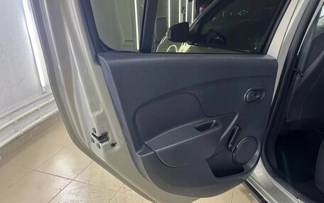 Renault Sandero II рестайлинг, 2015 год, 889 000 рублей, 30 фотография