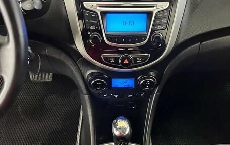 Hyundai Solaris II рестайлинг, 2011 год, 889 000 рублей, 21 фотография