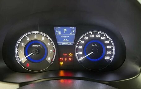 Hyundai Solaris II рестайлинг, 2011 год, 889 000 рублей, 20 фотография