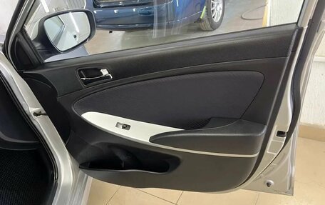 Hyundai Solaris II рестайлинг, 2011 год, 889 000 рублей, 33 фотография