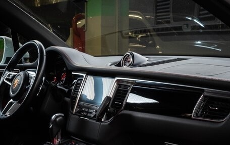 Porsche Macan I рестайлинг, 2017 год, 4 500 000 рублей, 5 фотография