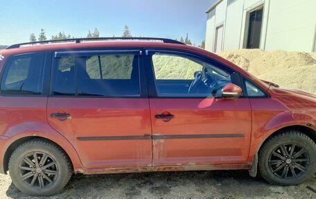 Volkswagen Touran III, 2009 год, 435 000 рублей, 2 фотография